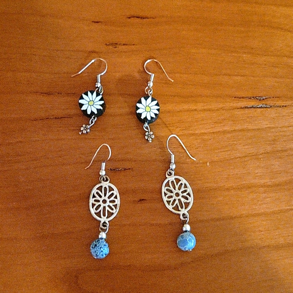 2 Sets of Flower Earrings